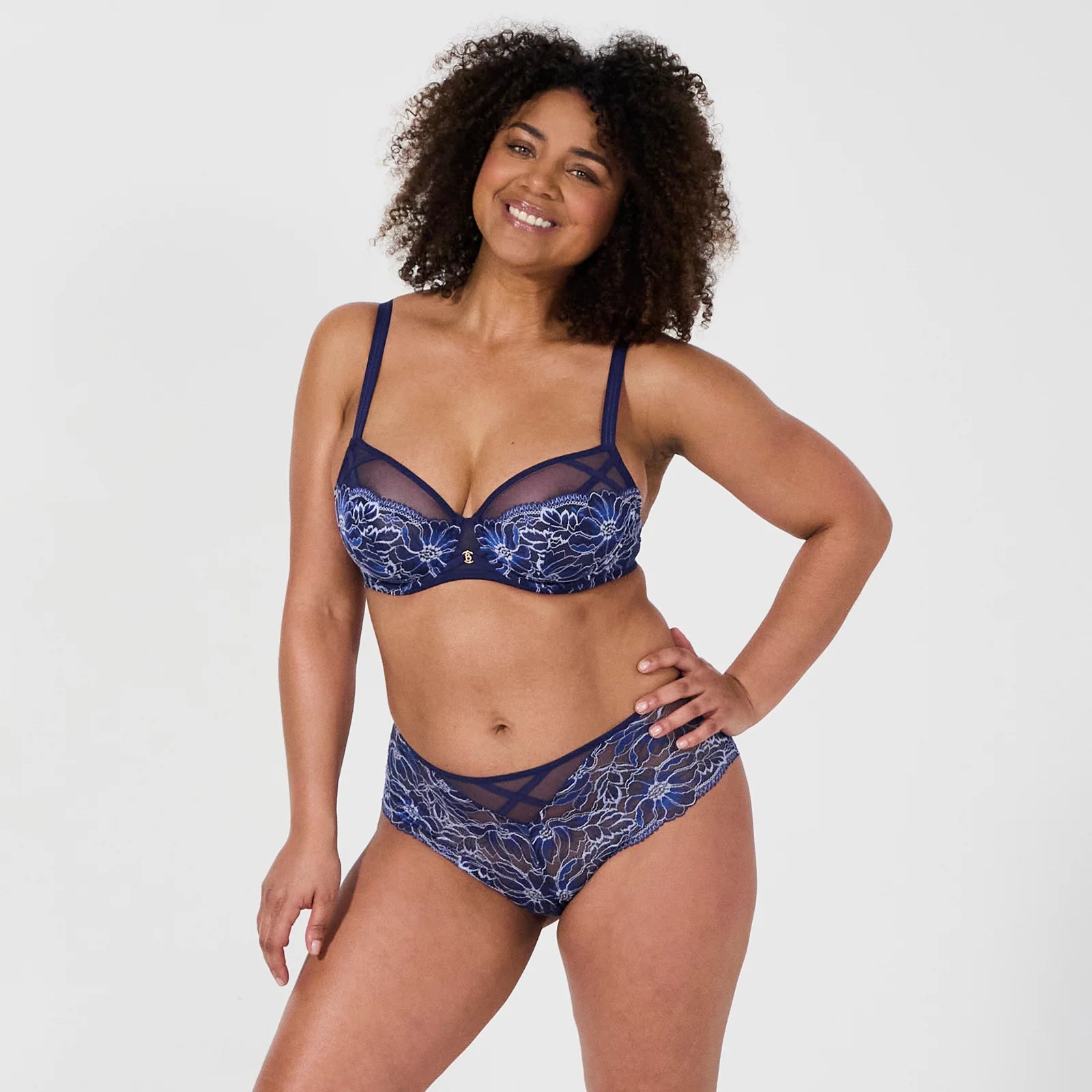 Lot de trois : 1 soutien-gorge +1  shorty = 1culotte avec armatures bleu Lathy
